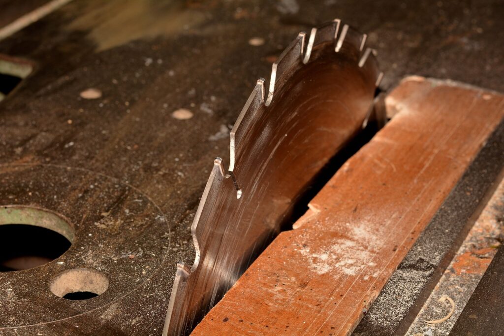 How To Change The Blade On A Table Saw